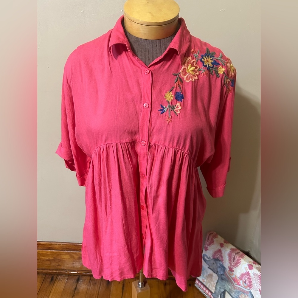 Solitaire Oversized BOHO Embroidered Coral High Low Top‎ M